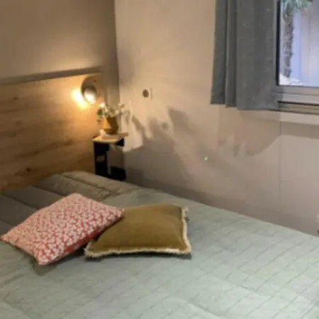 Mobil Confortable Avec Terrasse Pres De - Api-1-52-425 Camping *