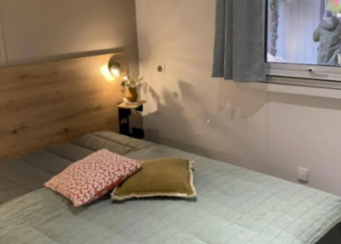 Mobil Confortable Avec Terrasse Pres De - Api-1-52-425 Кемпинг *