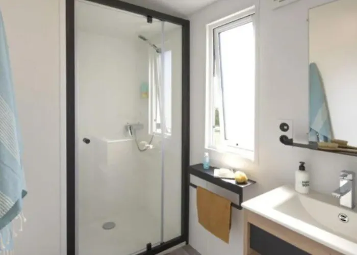 Mobil Confortable Avec Terrasse Pres De - Api-1-52-425 Кемпинг