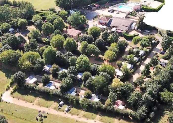 Mobil Confortable Avec Terrasse Pres De - Api-1-52-425 Кемпинг *